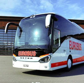 Pullman Comfort di EUROBUS visto di fronte davanti al deposito