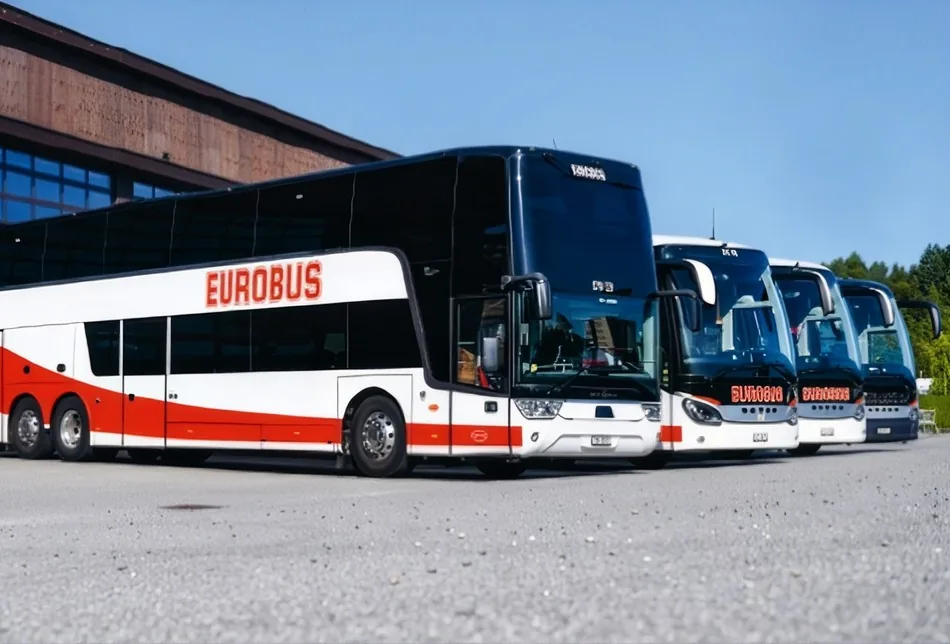 Quatre autocars EUROBUS côte à côte sur une place, devant un autocar à deux étages