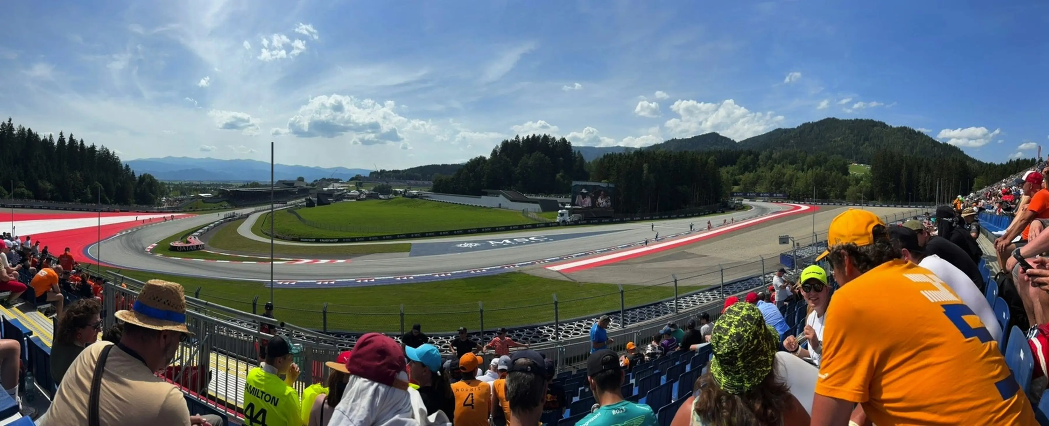 Spettatori in tribuna al Red Bull Ring durante la gara di Formula 1